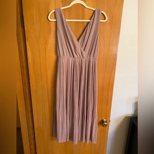 Gorgeous Apricot brand pleated midi dress